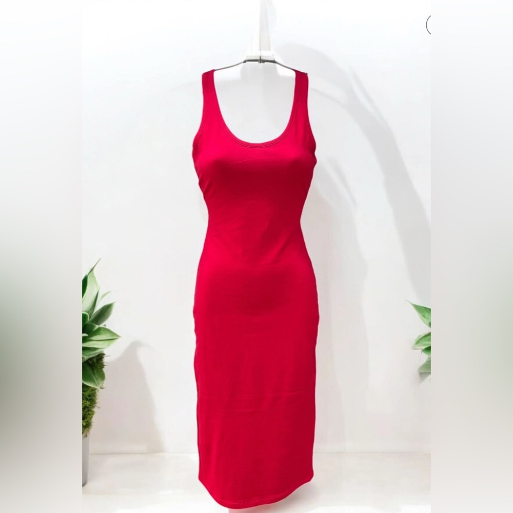 Bozzolo Red Scoop Neck Sleeveless Bodycon Dress! Size Large.